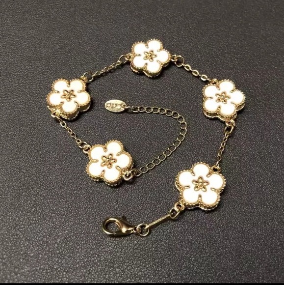 Plum Blossom Five Leaf Flower Fritillaria Double-Sided Adjustable Bracelet. - Picture 6 of 8